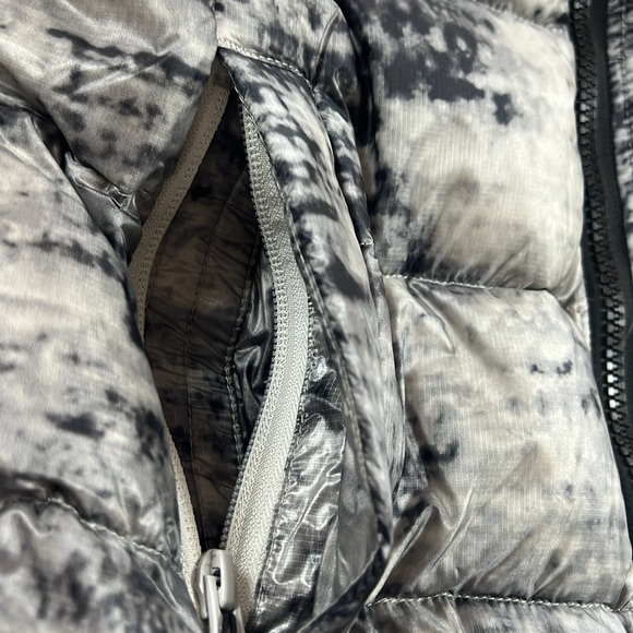 NWT CANADA GOOSE Cypress Vest Black Label Packable tie dye print size xs - Picture 6 of 16